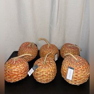 6 Threshold‎ Pumpkins